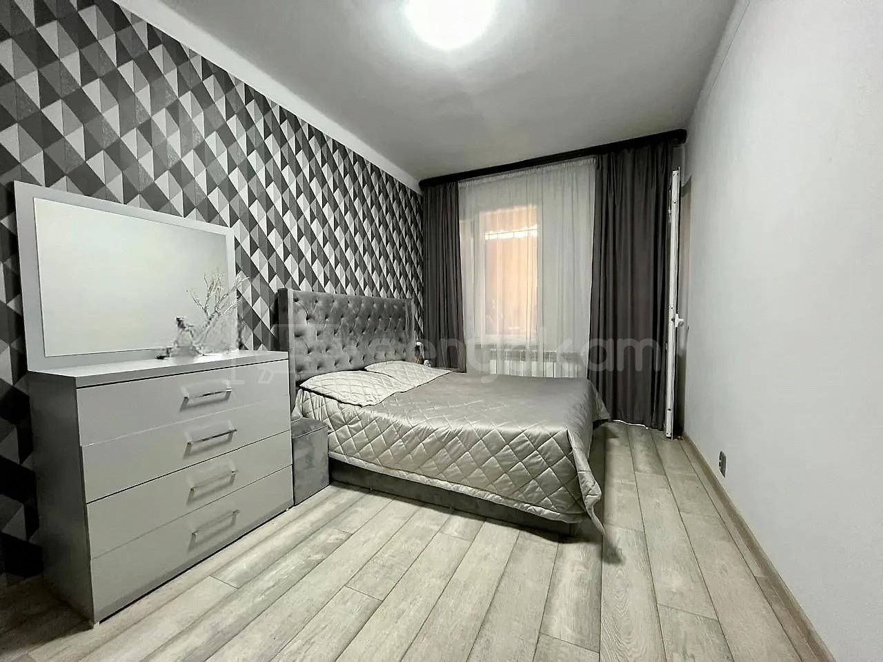 2 Սենյականոց Բնակարան Քարե Շենքում, 65քմ, 2/5 հարկ, Կապիտալ Վերանորոգված