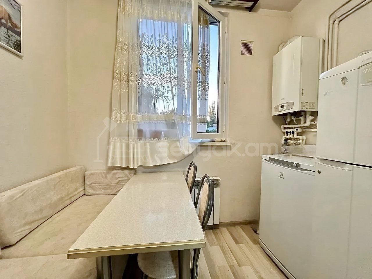 2 Սենյականոց Բնակարան Քարե Շենքում, 65քմ, 2/5 հարկ, Կապիտալ Վերանորոգված