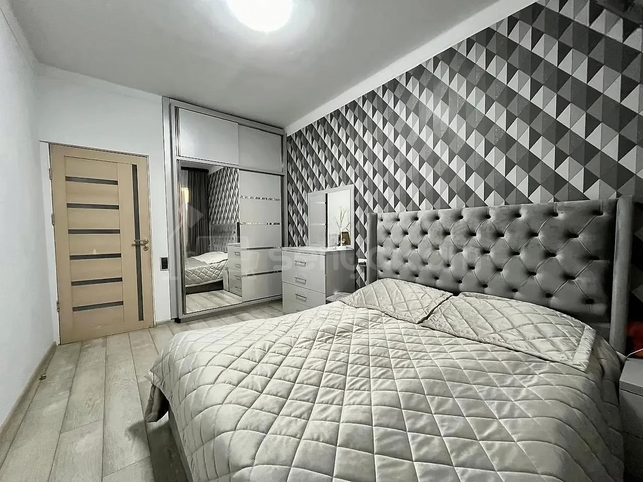 2 Սենյականոց Բնակարան Քարե Շենքում, 65քմ, 2/5 հարկ, Կապիտալ Վերանորոգված