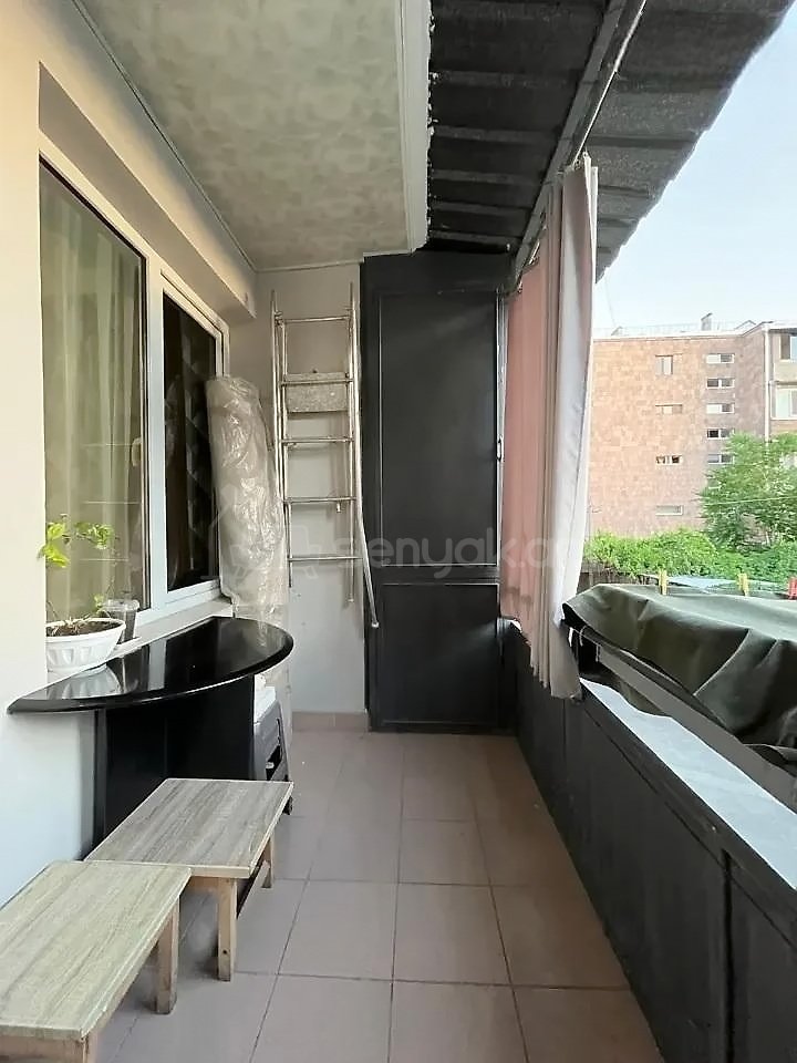 2 Սենյականոց Բնակարան Քարե Շենքում, 65քմ, 2/5 հարկ, Կապիտալ Վերանորոգված