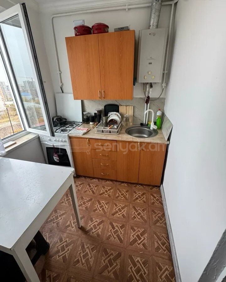 1 Սենյականոց Բնակարան, 32քմ, 3/5 հարկ, Կապիտալ Վերանորոգված