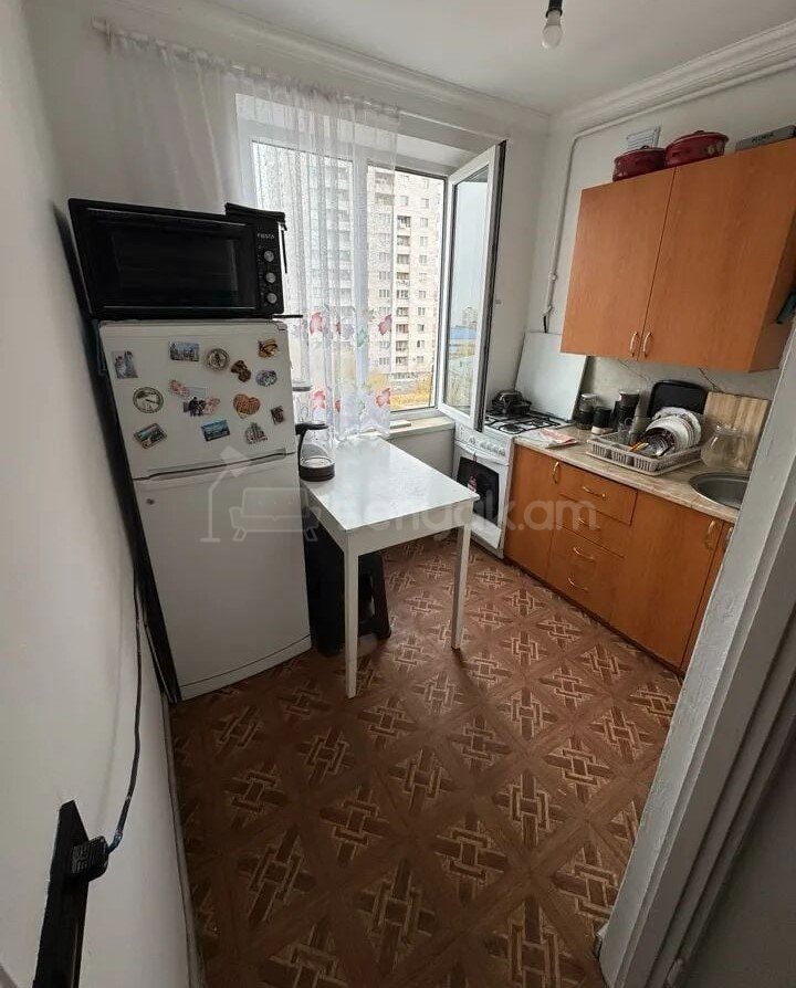 1 Սենյականոց Բնակարան, 32քմ, 3/5 հարկ, Կապիտալ Վերանորոգված