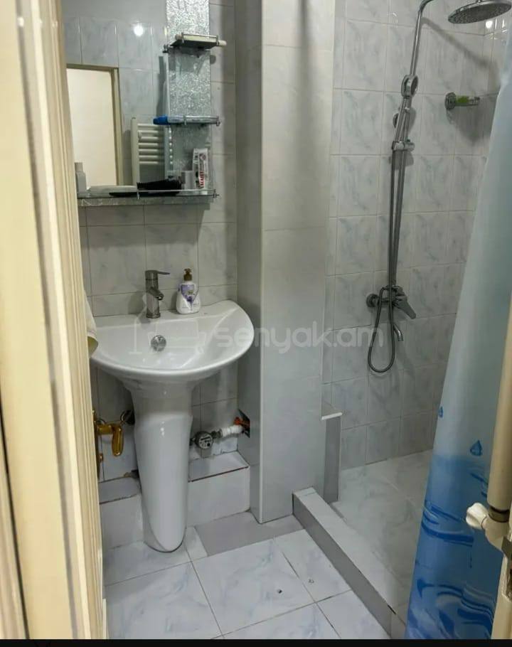 2 Սենյականոց Բնակարան Քարե Շենքում, 43քմ, 2/5 հարկ, Կապիտալ Վերանորոգված