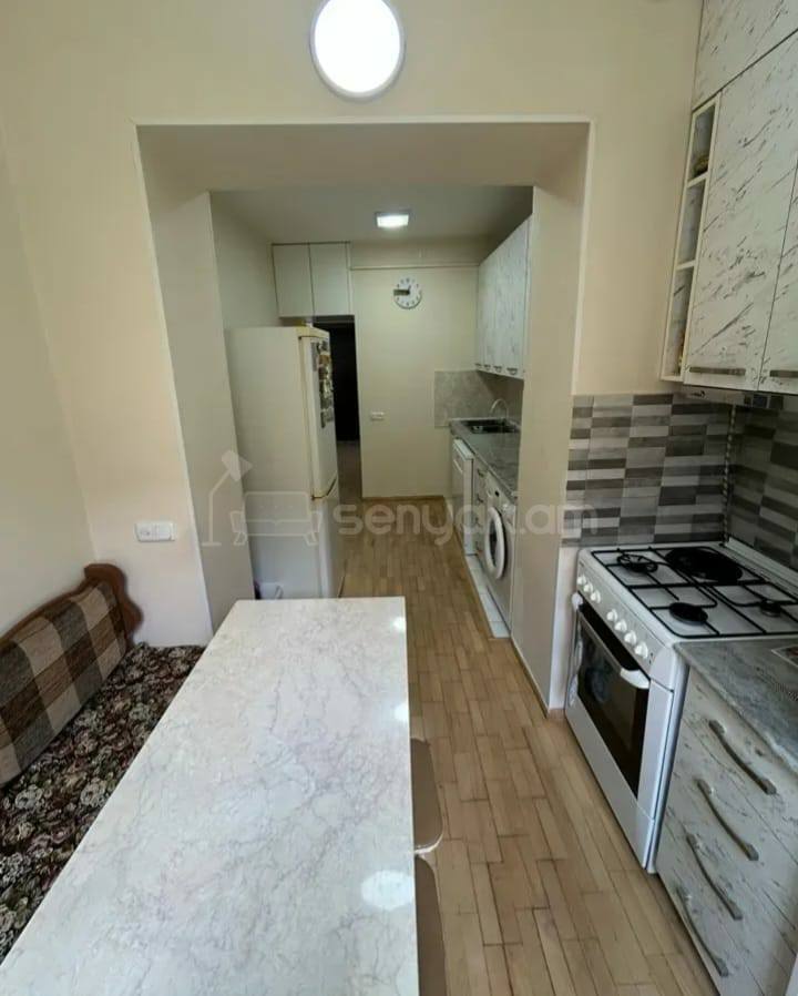 2 Սենյականոց Բնակարան Քարե Շենքում, 43քմ, 2/5 հարկ, Կապիտալ Վերանորոգված