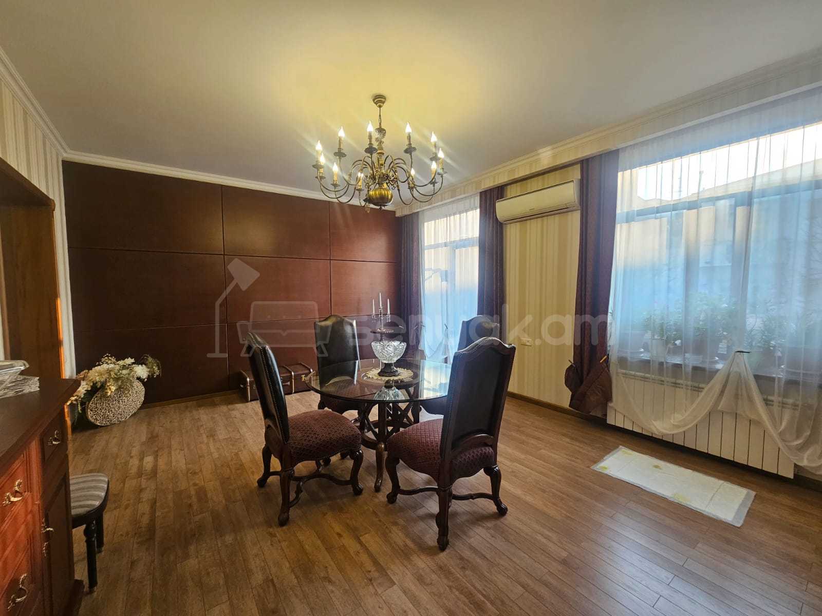 4 Սենյականոց Բնակարան Քարե Շենքում, 172քմ, 3/5 հարկ, Կապիտալ Վերանորոգված