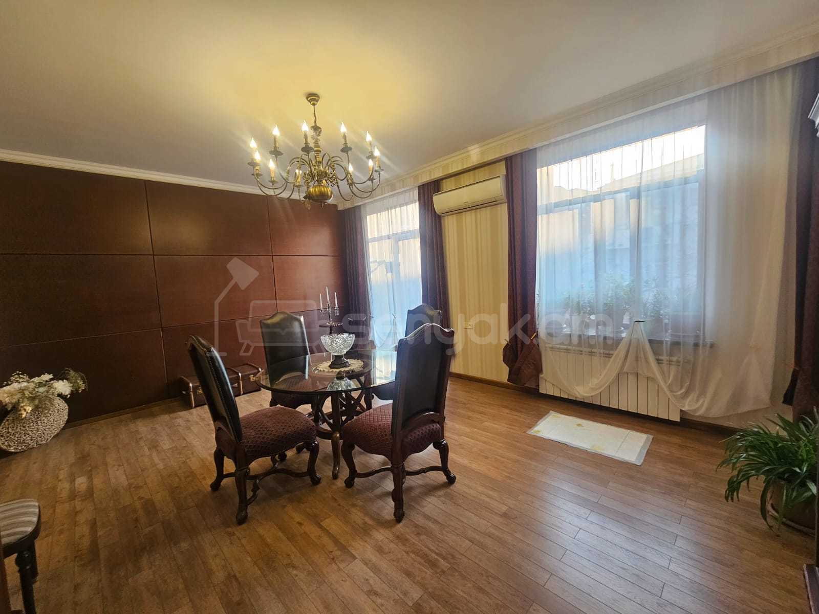 4 Սենյականոց Բնակարան Քարե Շենքում, 172քմ, 3/5 հարկ, Կապիտալ Վերանորոգված