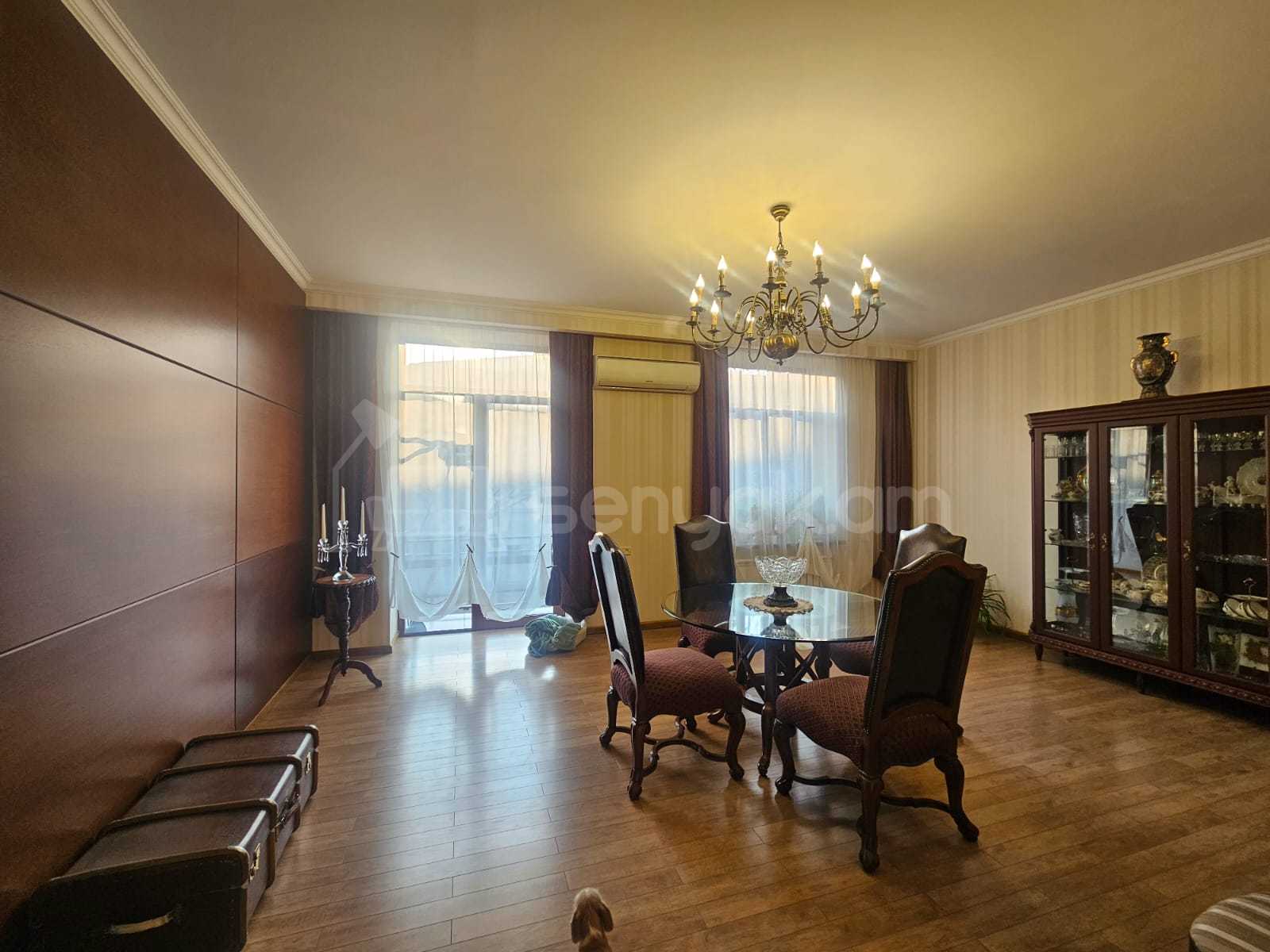 4 Սենյականոց Բնակարան Քարե Շենքում, 172քմ, 3/5 հարկ, Կապիտալ Վերանորոգված