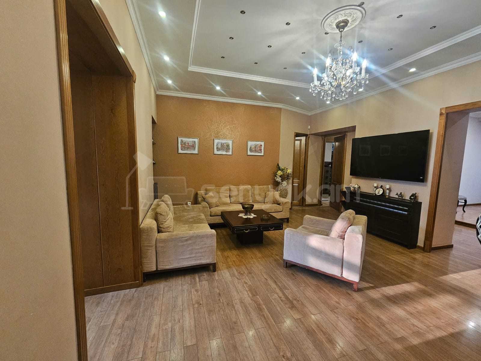 4 Սենյականոց Բնակարան Քարե Շենքում, 172քմ, 3/5 հարկ, Կապիտալ Վերանորոգված