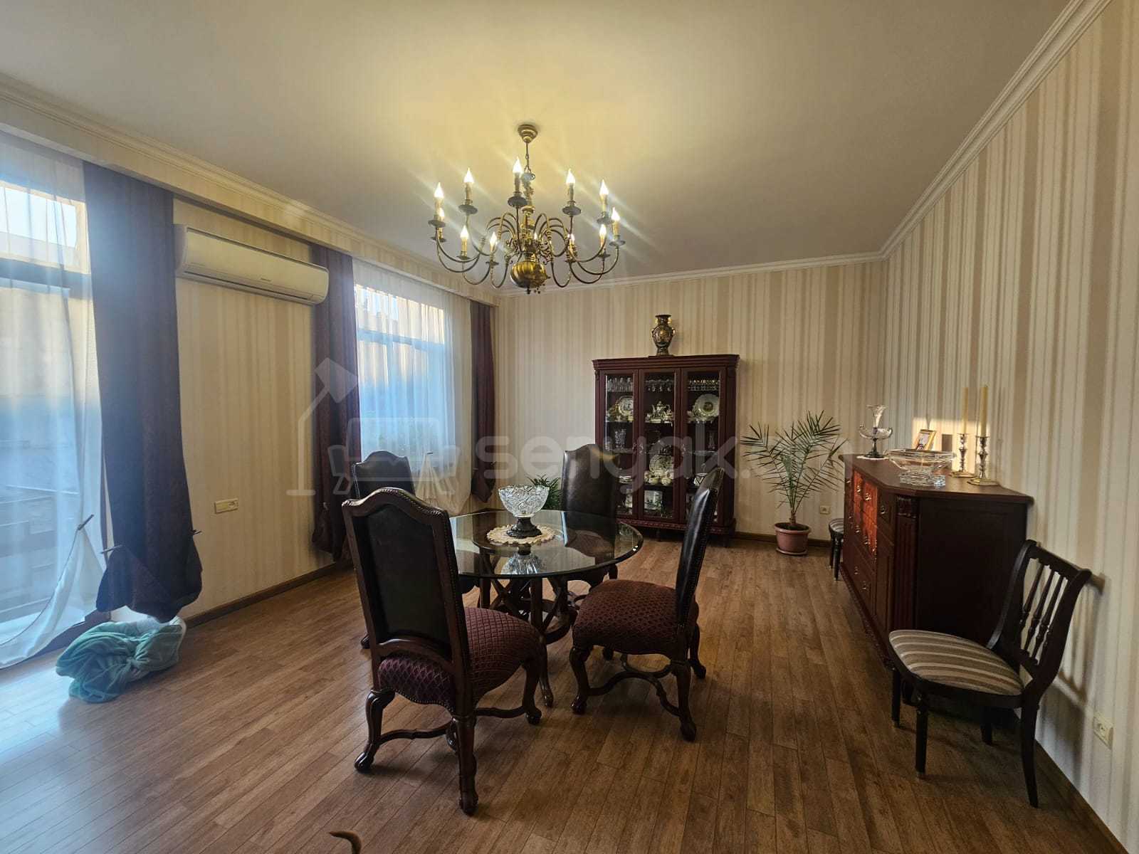 4 Սենյականոց Բնակարան Քարե Շենքում, 172քմ, 3/5 հարկ, Կապիտալ Վերանորոգված