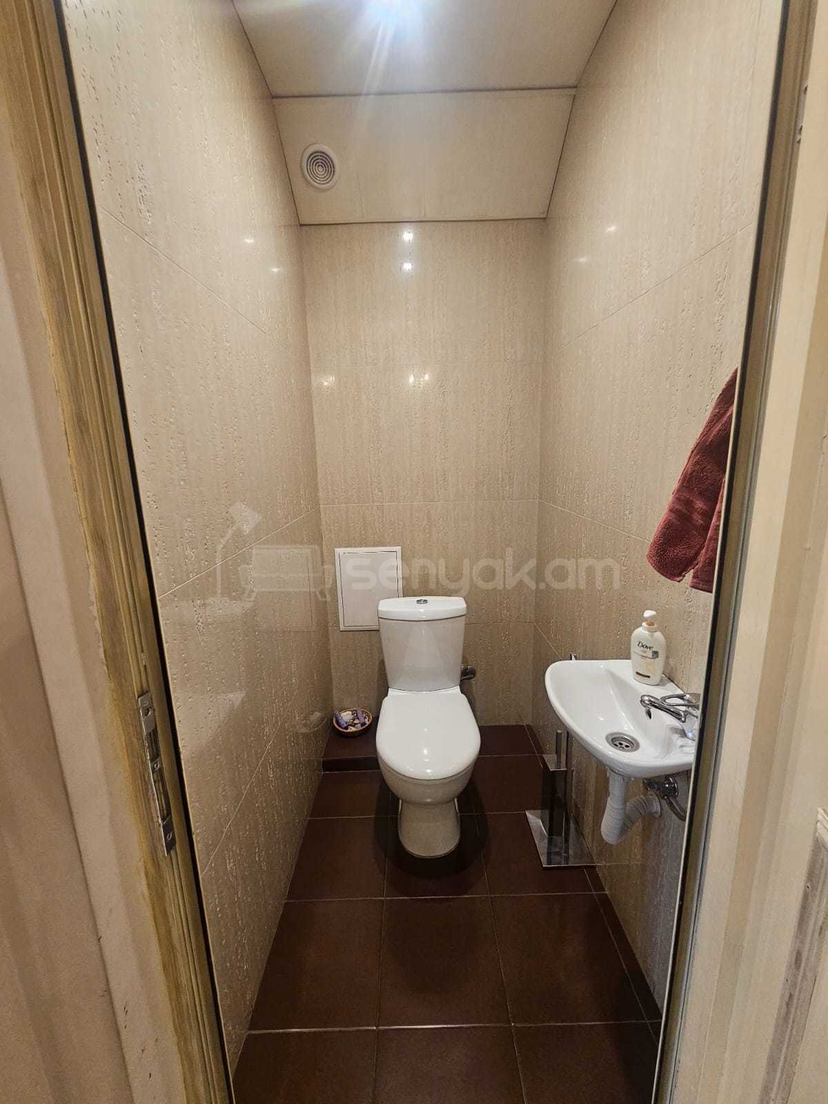 4 Սենյականոց Բնակարան Քարե Շենքում, 172քմ, 3/5 հարկ, Կապիտալ Վերանորոգված