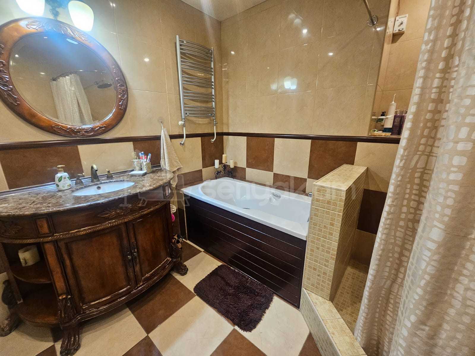 4 Սենյականոց Բնակարան Քարե Շենքում, 172քմ, 3/5 հարկ, Կապիտալ Վերանորոգված