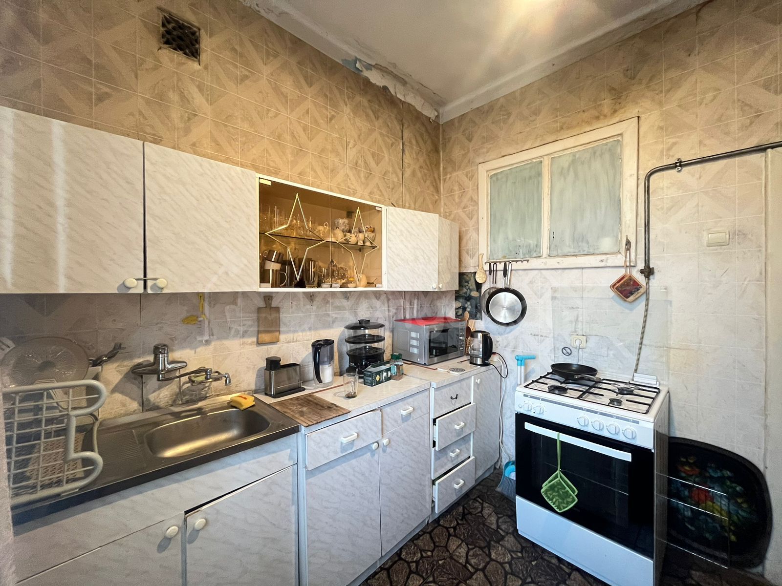 3 Սենյականոց Բնակարան Քարե Շենքում, 88քմ, 5/5 հարկ, Պետական Վիճակում