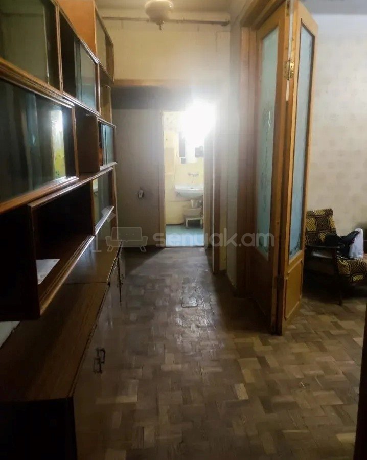 3 Սենյականոց Բնակարան Քարե Շենքում, 67քմ, 3/5 հարկ, Նորմալ Վիճակում