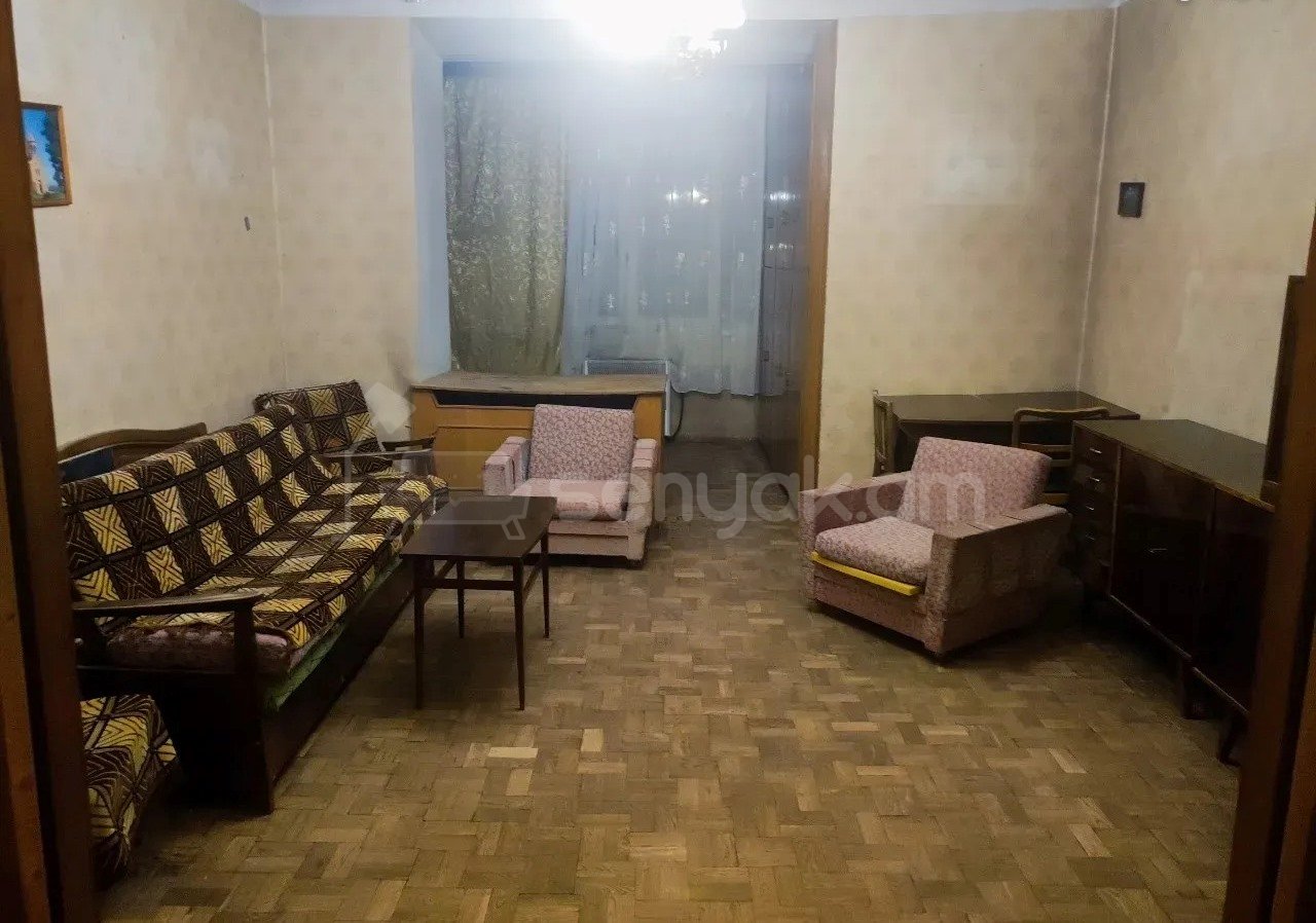 3 Սենյականոց Բնակարան Քարե Շենքում, 67քմ, 3/5 հարկ, Նորմալ Վիճակում