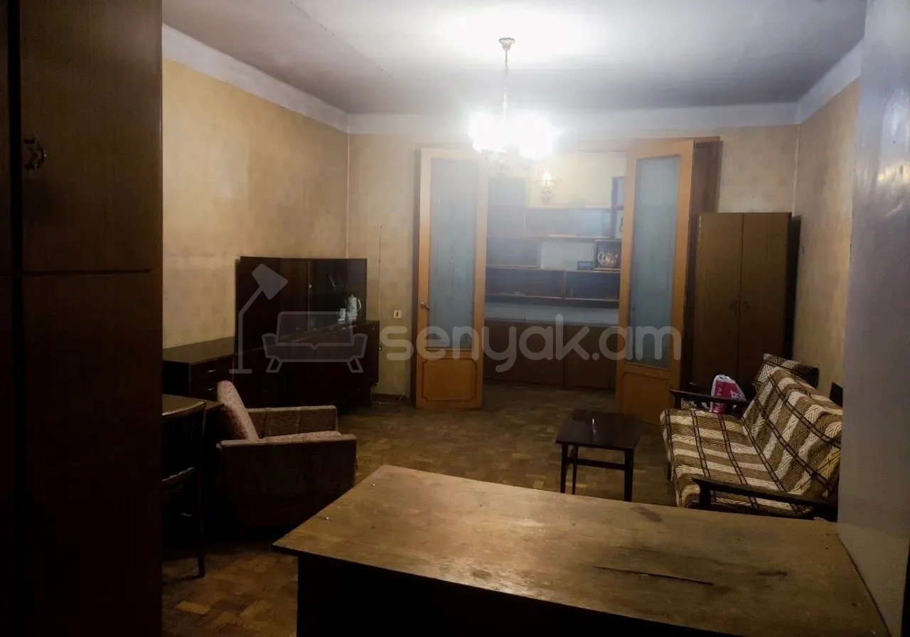 3 Սենյականոց Բնակարան Քարե Շենքում, 67քմ, 3/5 հարկ, Նորմալ Վիճակում