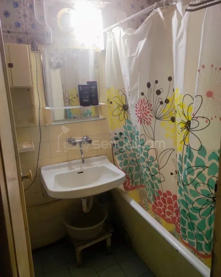 3 Սենյականոց Բնակարան Քարե Շենքում, 67քմ, 3/5 հարկ, Նորմալ Վիճակում