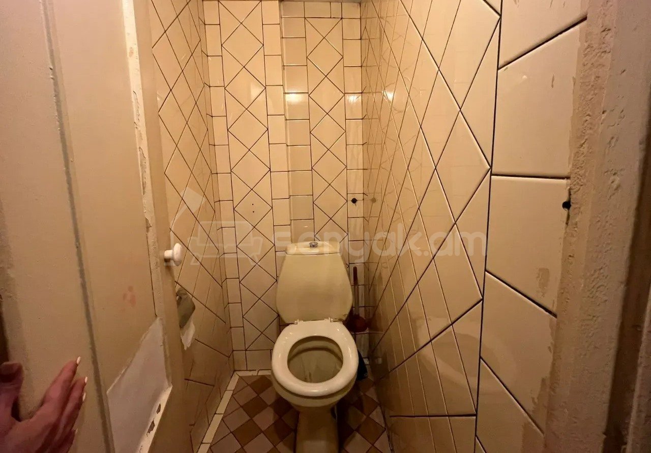 3 Սենյականոց Բնակարան Քարե Շենքում, 72քմ, 4/5 հարկ, Պետական Վիճակում