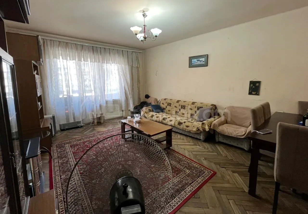 3 Սենյականոց Բնակարան Քարե Շենքում, 72քմ, 4/5 հարկ, Պետական Վիճակում