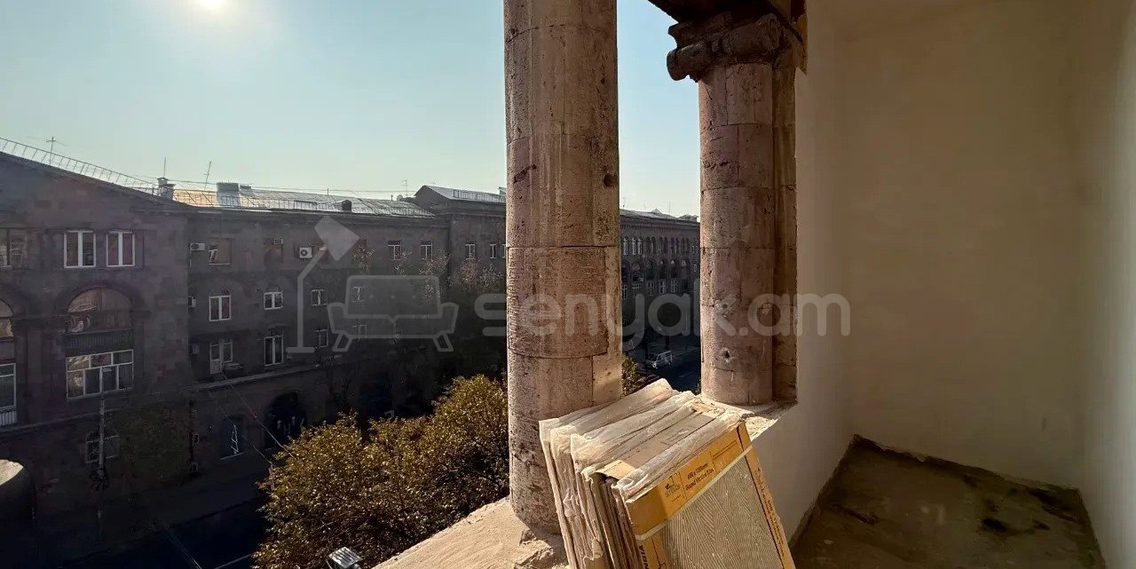 3 Սենյականոց Բնակարան Քարե Շենքում, 73քմ, 4/4 հարկ, Կապիտալ Վերանորոգված