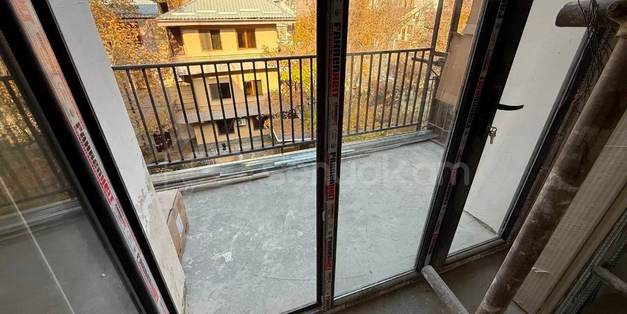 3 Սենյականոց Բնակարան Քարե Շենքում, 73քմ, 4/4 հարկ, Կապիտալ Վերանորոգված