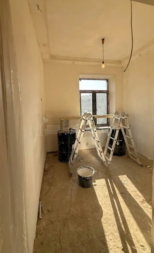 3 Սենյականոց Բնակարան Քարե Շենքում, 73քմ, 4/4 հարկ, Կապիտալ Վերանորոգված