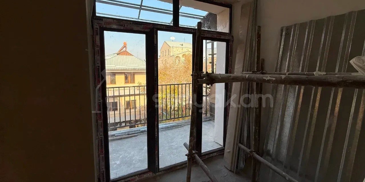 3 Սենյականոց Բնակարան Քարե Շենքում, 73քմ, 4/4 հարկ, Կապիտալ Վերանորոգված