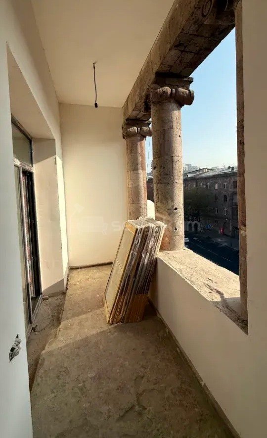 3 Սենյականոց Բնակարան Քարե Շենքում, 73քմ, 4/4 հարկ, Կապիտալ Վերանորոգված