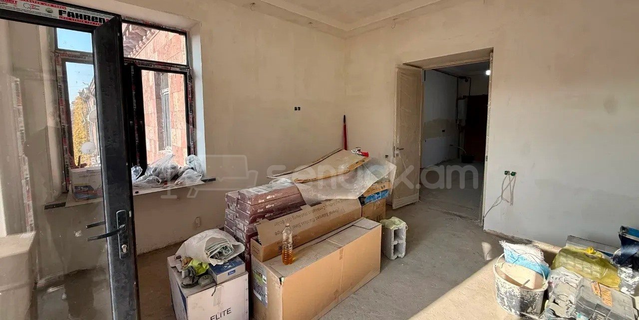 3 Սենյականոց Բնակարան Քարե Շենքում, 73քմ, 4/4 հարկ, Կապիտալ Վերանորոգված