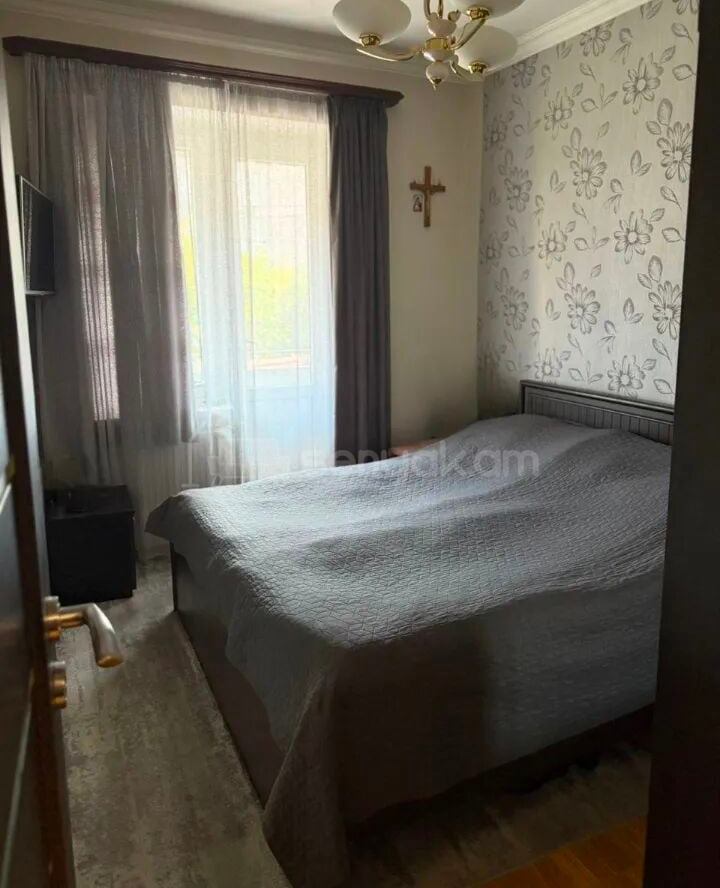 3 Սենյականոց Բնակարան Քարե Շենքում, 80քմ, 5/5 հարկ, Կապիտալ Վերանորոգված