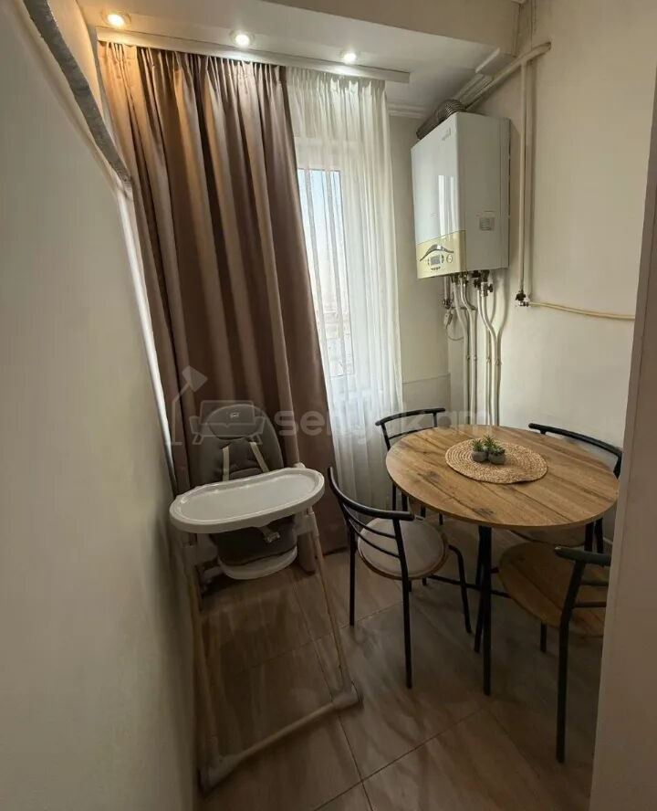 3 Սենյականոց Բնակարան Քարե Շենքում, 80քմ, 5/5 հարկ, Կապիտալ Վերանորոգված