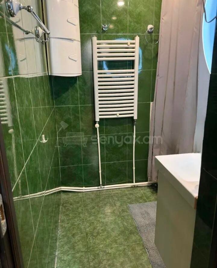 3 Սենյականոց Բնակարան Քարե Շենքում, 80քմ, 5/5 հարկ, Կապիտալ Վերանորոգված