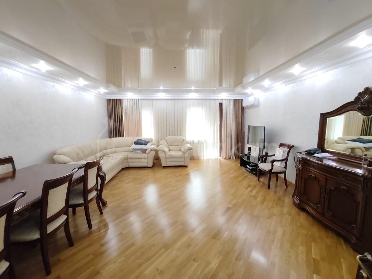 4 Սենյականոց Բնակարան Քարե Շենքում, 124քմ, 3/5 հարկ, Կապիտալ Վերանորոգված