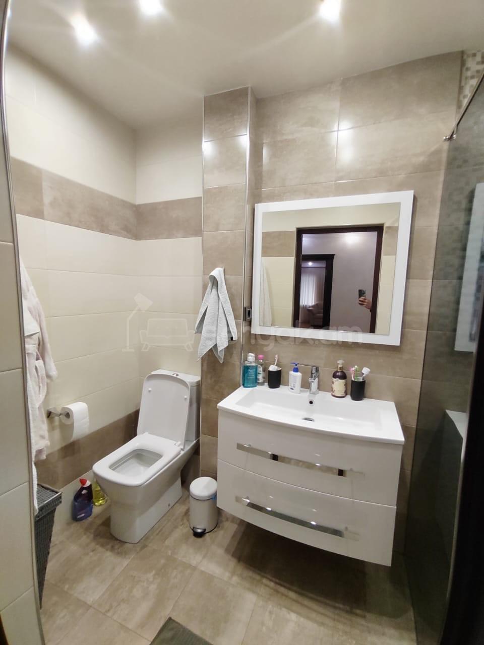 4 Սենյականոց Բնակարան Քարե Շենքում, 124քմ, 3/5 հարկ, Կապիտալ Վերանորոգված