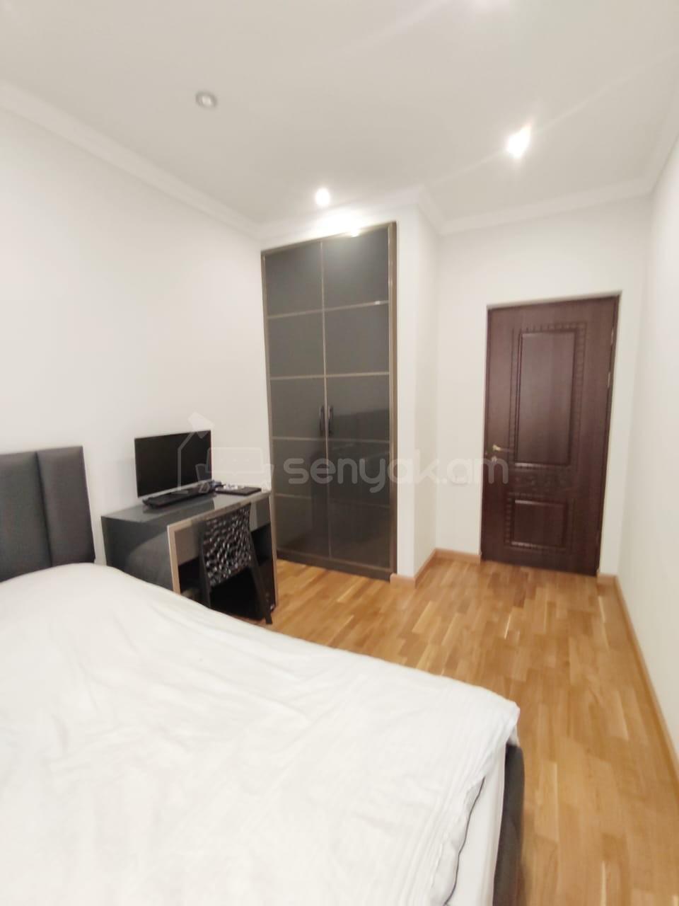 4 Սենյականոց Բնակարան Քարե Շենքում, 124քմ, 3/5 հարկ, Կապիտալ Վերանորոգված