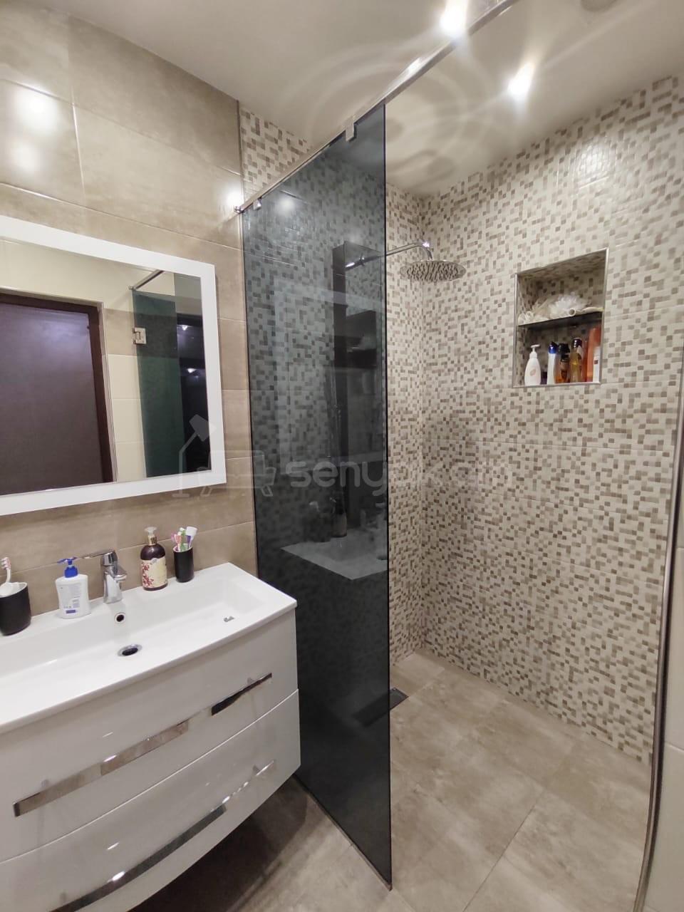 4 Սենյականոց Բնակարան Քարե Շենքում, 124քմ, 3/5 հարկ, Կապիտալ Վերանորոգված