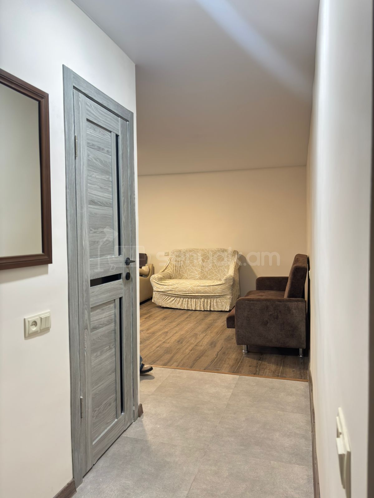 2 Սենյականոց Բնակարան Քարե Շենքում, 40քմ, 4/4 հարկ, Կապիտալ Վերանորոգված, Կահավորված