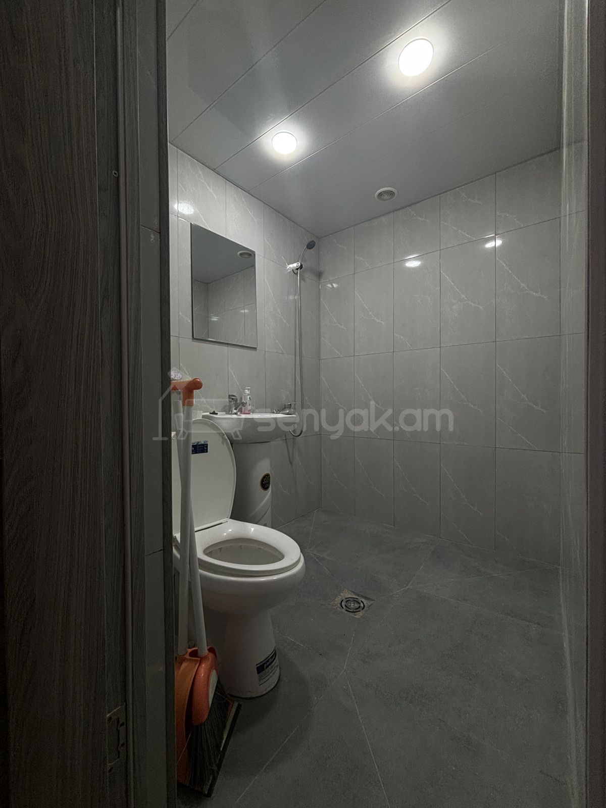 2 Սենյականոց Բնակարան Քարե Շենքում, 40քմ, 4/4 հարկ, Կապիտալ Վերանորոգված, Կահավորված