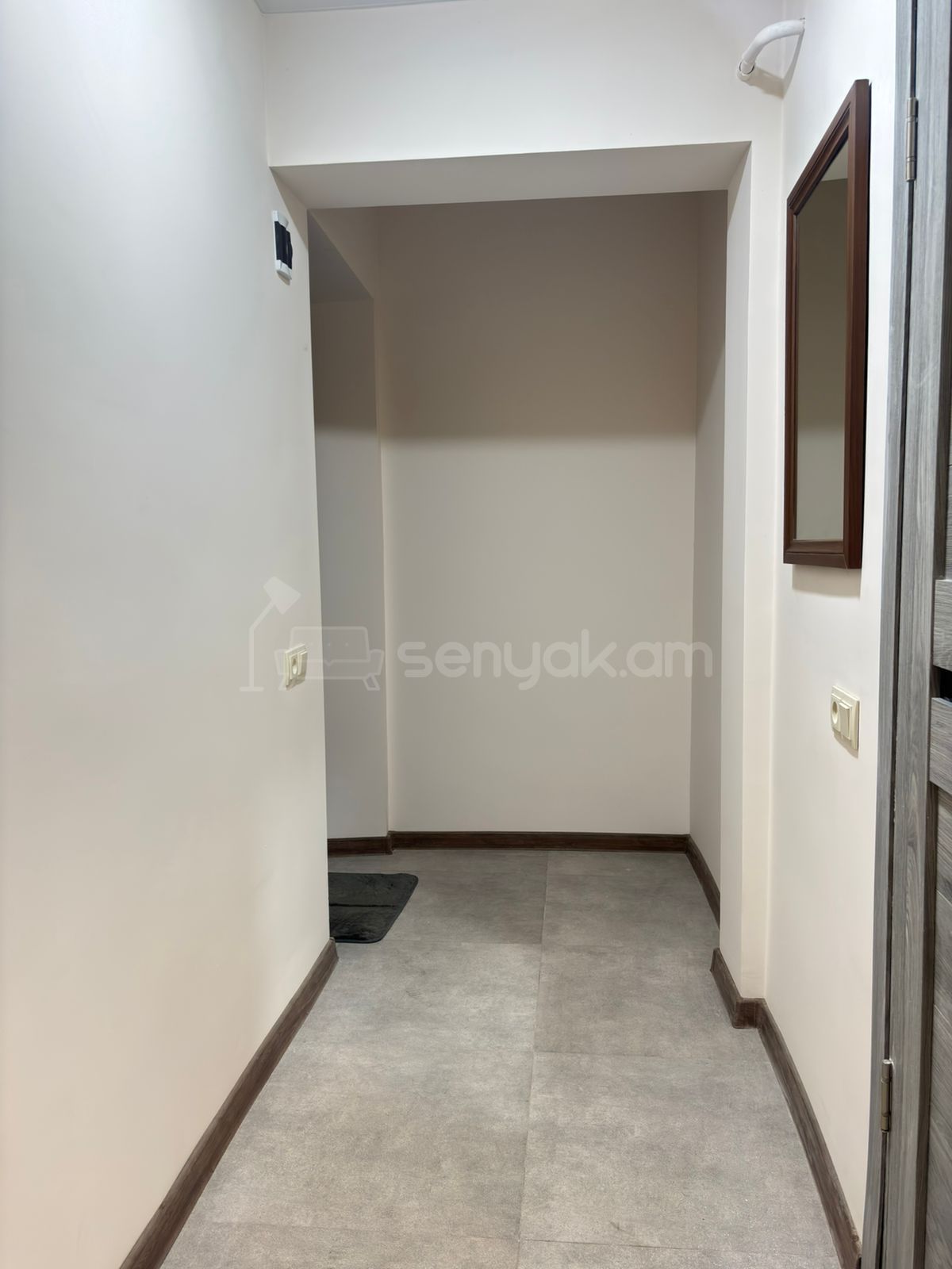 2 Սենյականոց Բնակարան Քարե Շենքում, 40քմ, 4/4 հարկ, Կապիտալ Վերանորոգված, Կահավորված