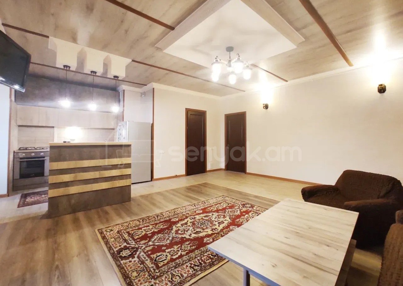 2 Սենյականոց Բնակարան Քարե Շենքում, 75քմ, 5/5 հարկ, Կապիտալ Վերանորոգված