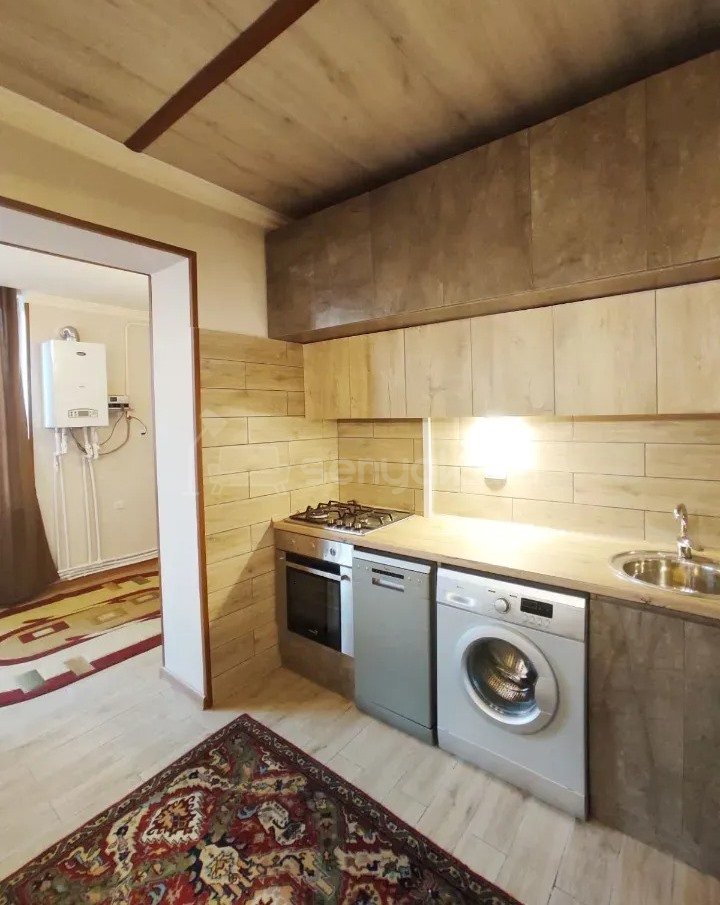 2 Սենյականոց Բնակարան Քարե Շենքում, 75քմ, 5/5 հարկ, Կապիտալ Վերանորոգված