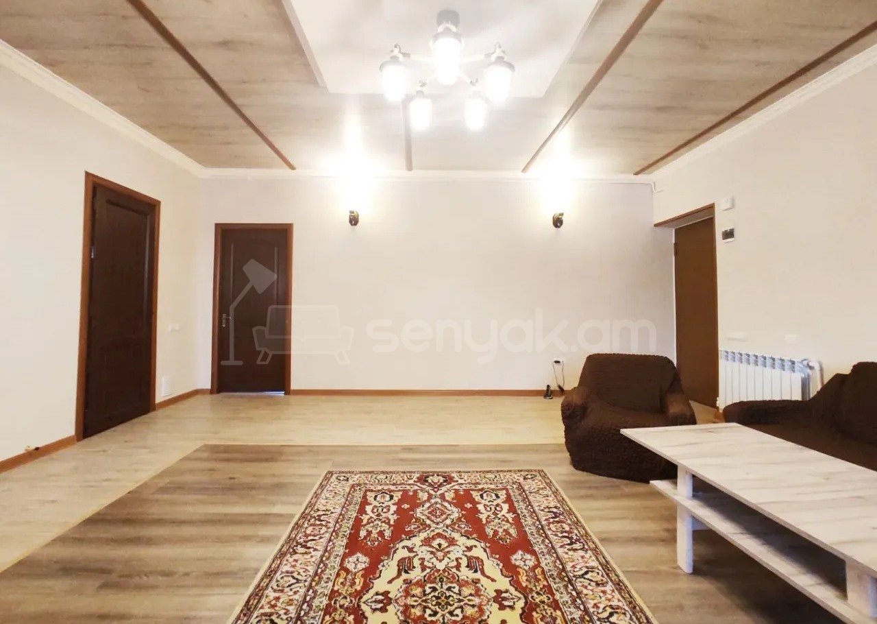 2 Սենյականոց Բնակարան Քարե Շենքում, 75քմ, 5/5 հարկ, Կապիտալ Վերանորոգված