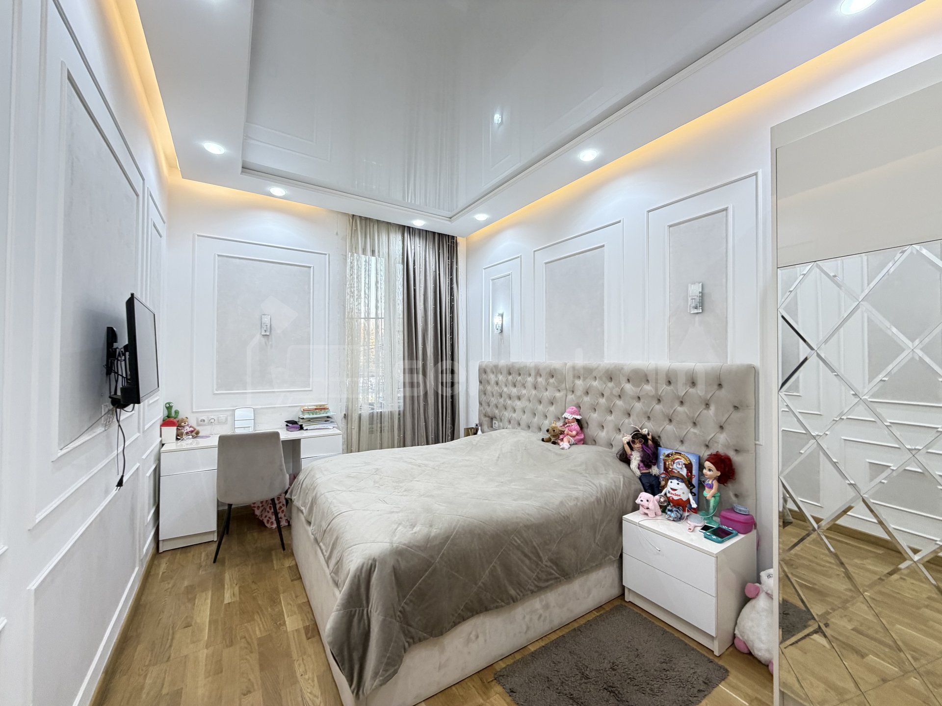 4 Սենյականոց Բնակարան Քարե Շենքում, 95քմ, 2/5 հարկ, Դիզայներական Վերանորոգված