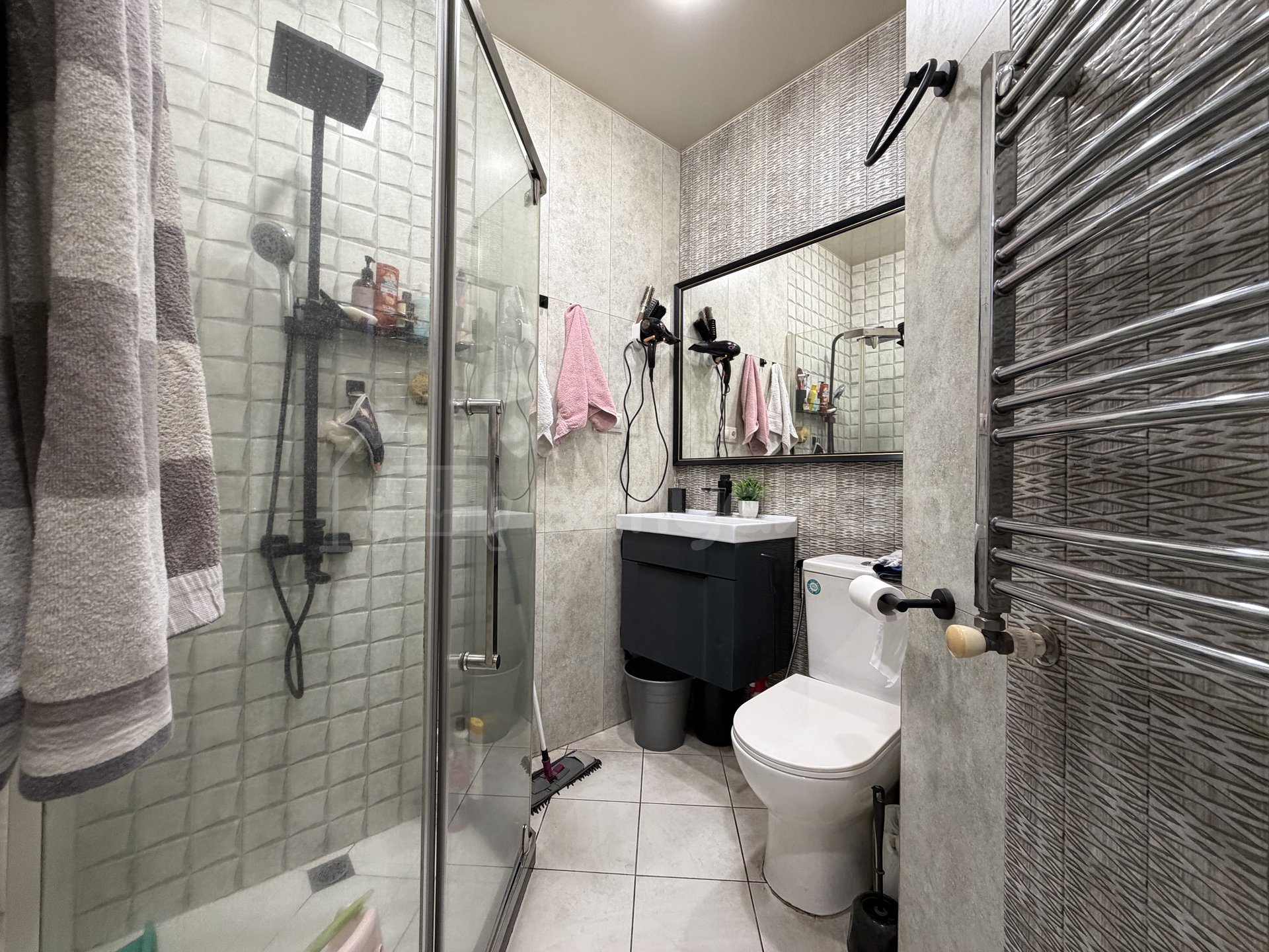 4 Սենյականոց Բնակարան Քարե Շենքում, 95քմ, 2/5 հարկ, Դիզայներական Վերանորոգված