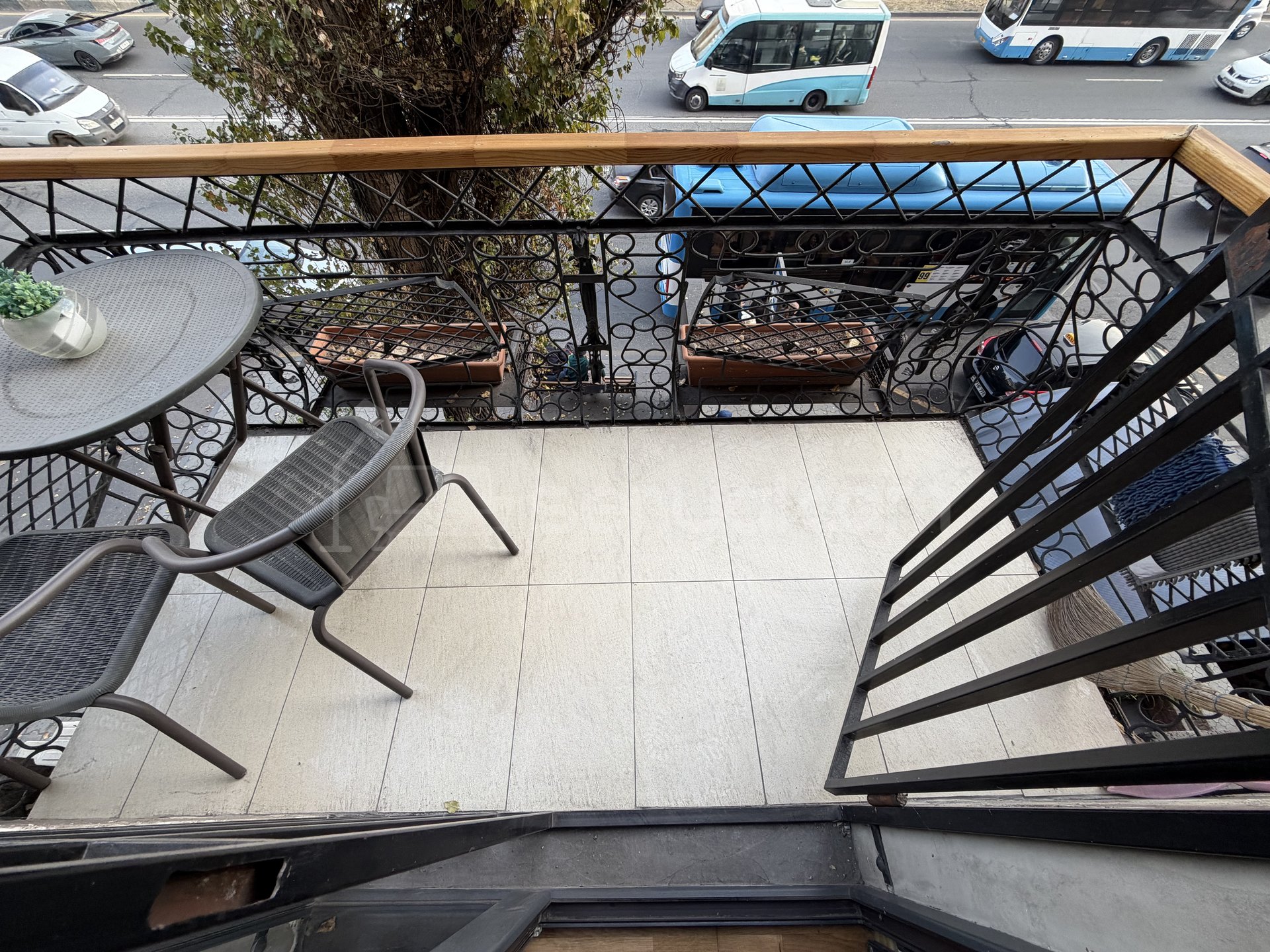 4 Սենյականոց Բնակարան Քարե Շենքում, 95քմ, 2/5 հարկ, Դիզայներական Վերանորոգված