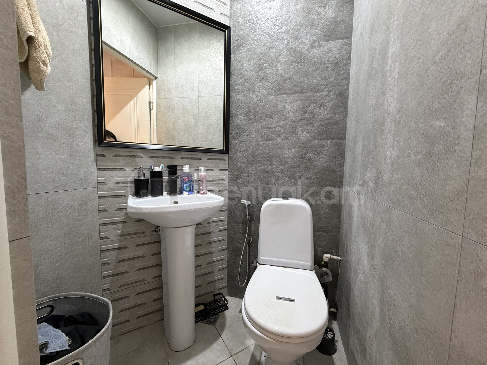 4 Սենյականոց Բնակարան Քարե Շենքում, 95քմ, 2/5 հարկ, Դիզայներական Վերանորոգված