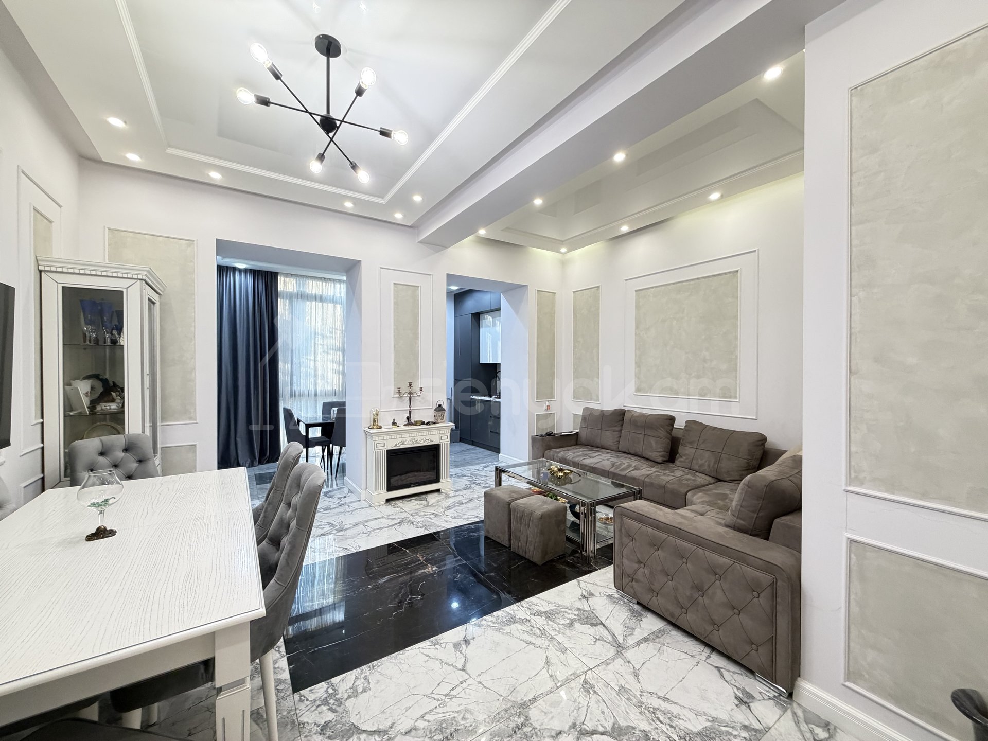 4 Սենյականոց Բնակարան Քարե Շենքում, 95քմ, 2/5 հարկ, Դիզայներական Վերանորոգված