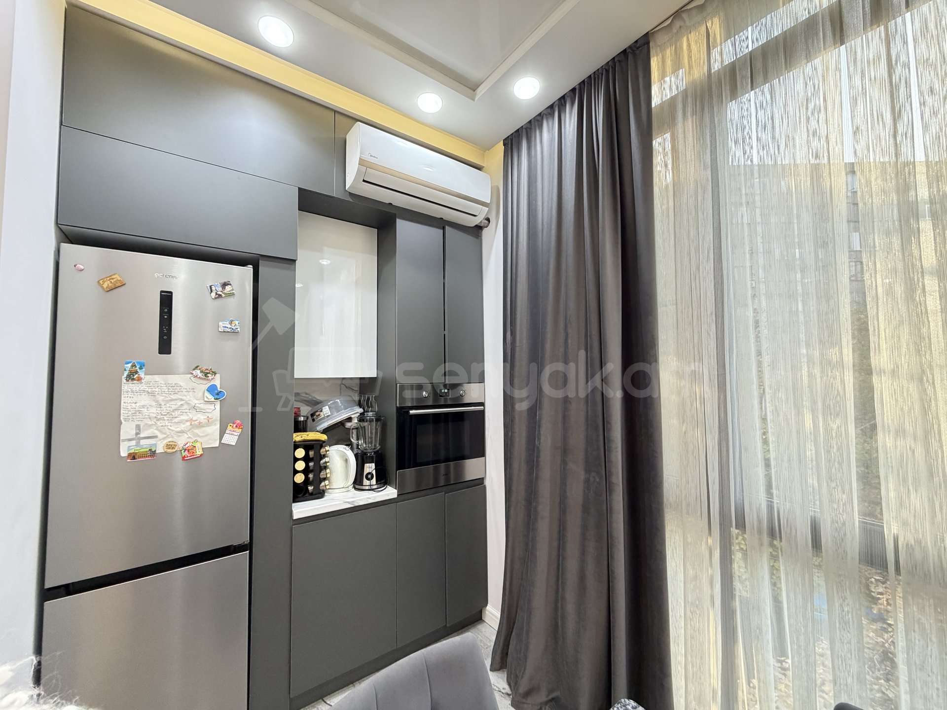 4 Սենյականոց Բնակարան Քարե Շենքում, 95քմ, 2/5 հարկ, Դիզայներական Վերանորոգված