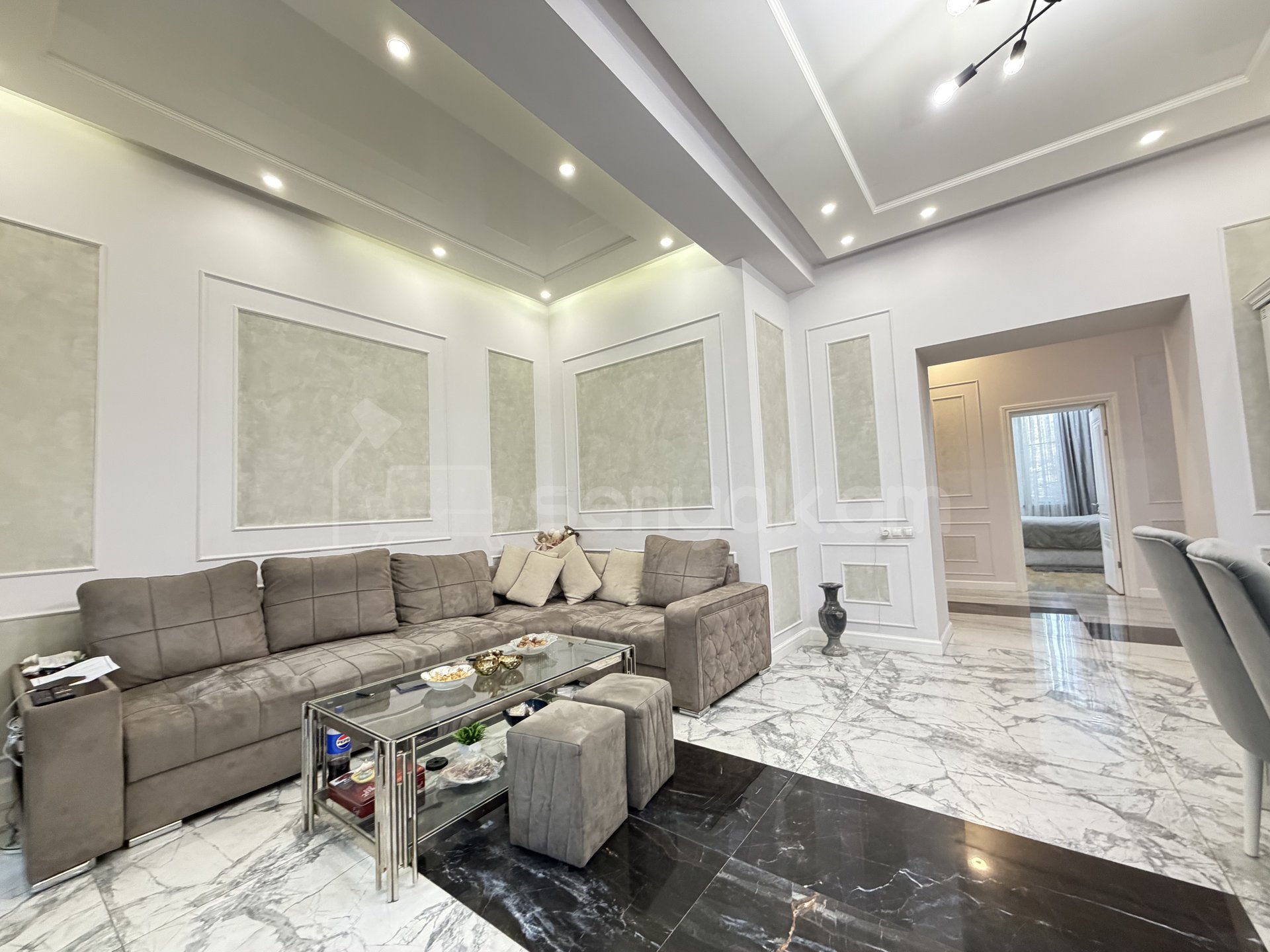 4 Սենյականոց Բնակարան Քարե Շենքում, 95քմ, 2/5 հարկ, Դիզայներական Վերանորոգված