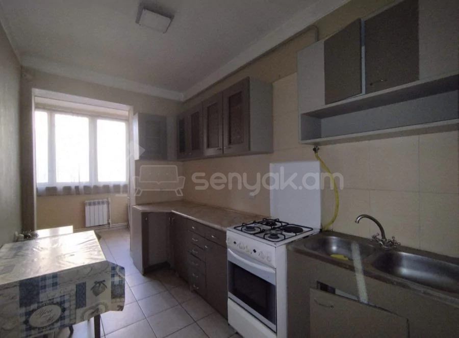 3 Սենյականոց Բնակարան, 70քմ, 2/9 հարկ, Նորմալ Վիճակում