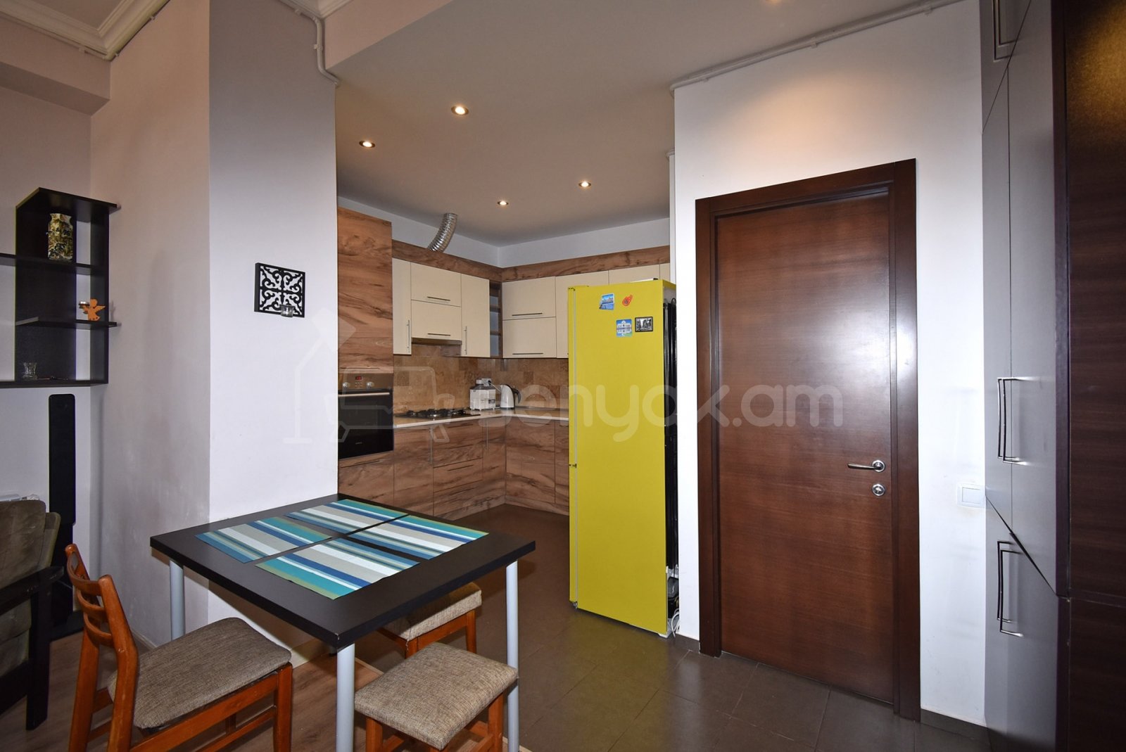 2 Սենյականոց Բնակարան Նորակառույցում, 70քմ, 4/12 հարկ, Կապիտալ Վերանորոգված, Կահավորված